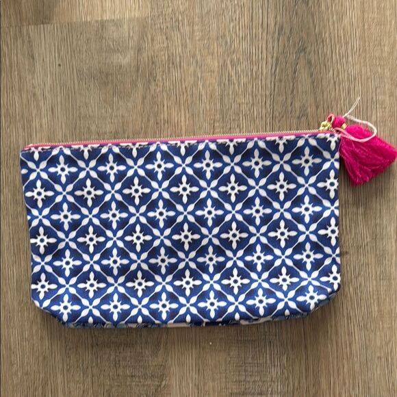 ESTEE LAUDER RECYCLED Blue and White Pouch with Pink Tassel Cosmetic bag - Picture 2 of 3